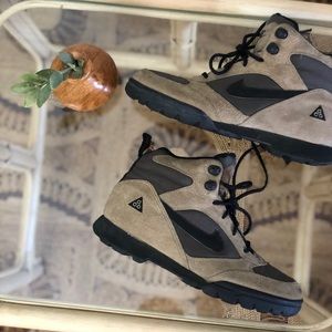 Vintage Nike ACG Women's Trail Hiking Ankle Boots